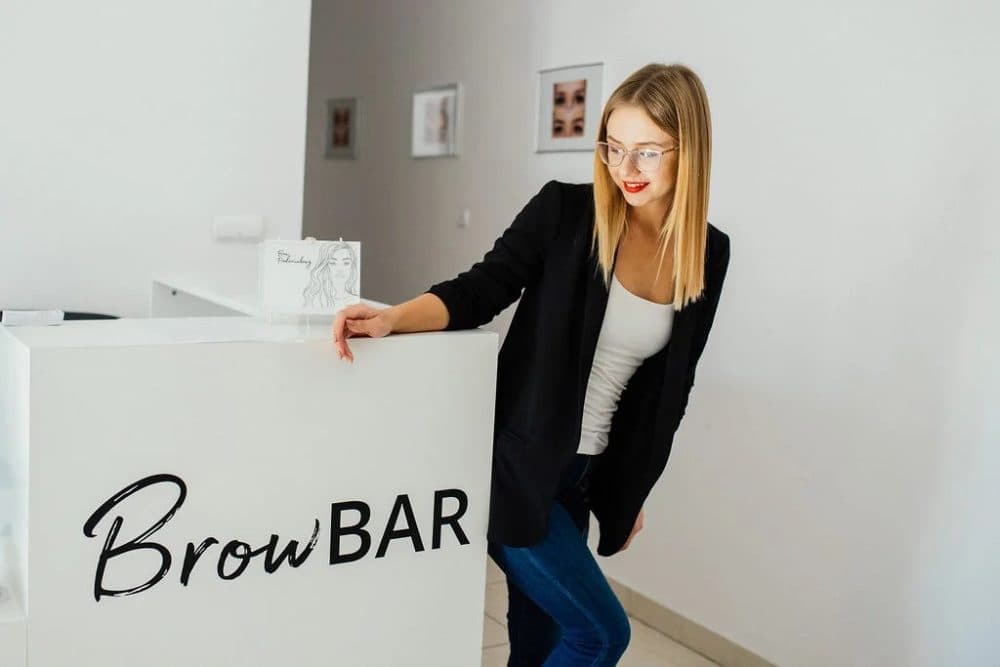 Recepcja salonu The Brow Bar, 2017