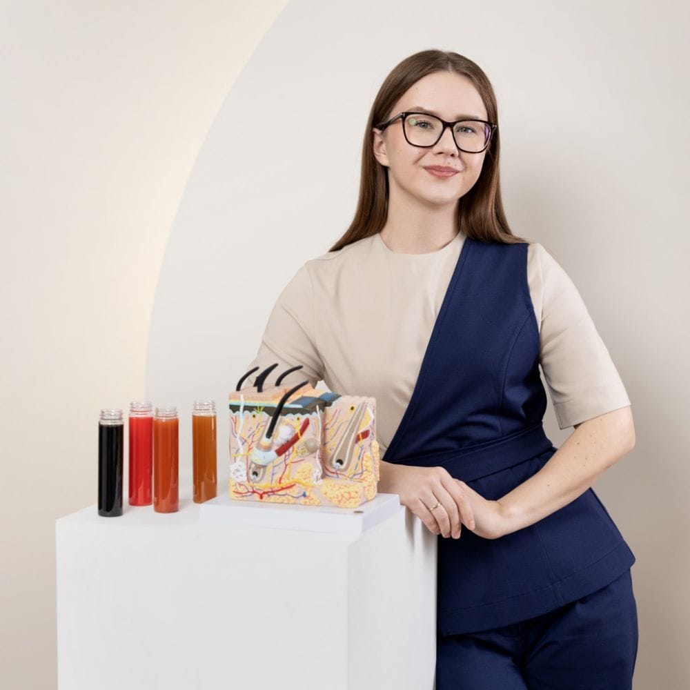 Kristina Malinina z pigmentami podczas kursu Pigmentologika