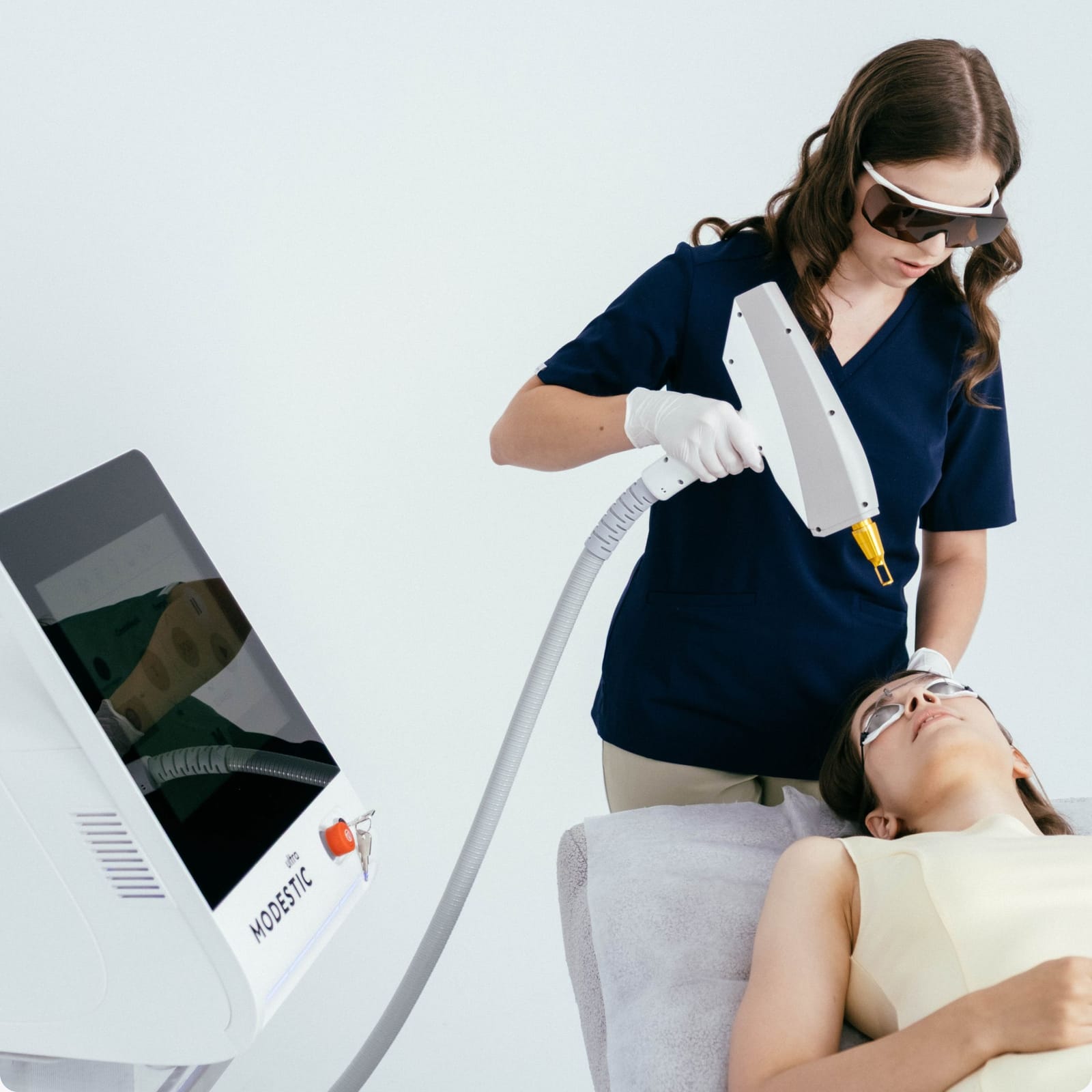 Kompaktowy laser Nd:YAG Q-Switch Modestic Ultra z dwoma prętami