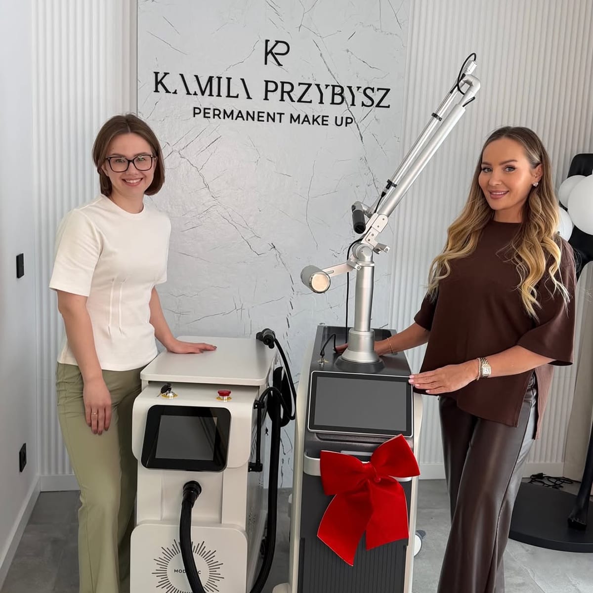 Kamila w gabinecie PMU z laserami Modestic