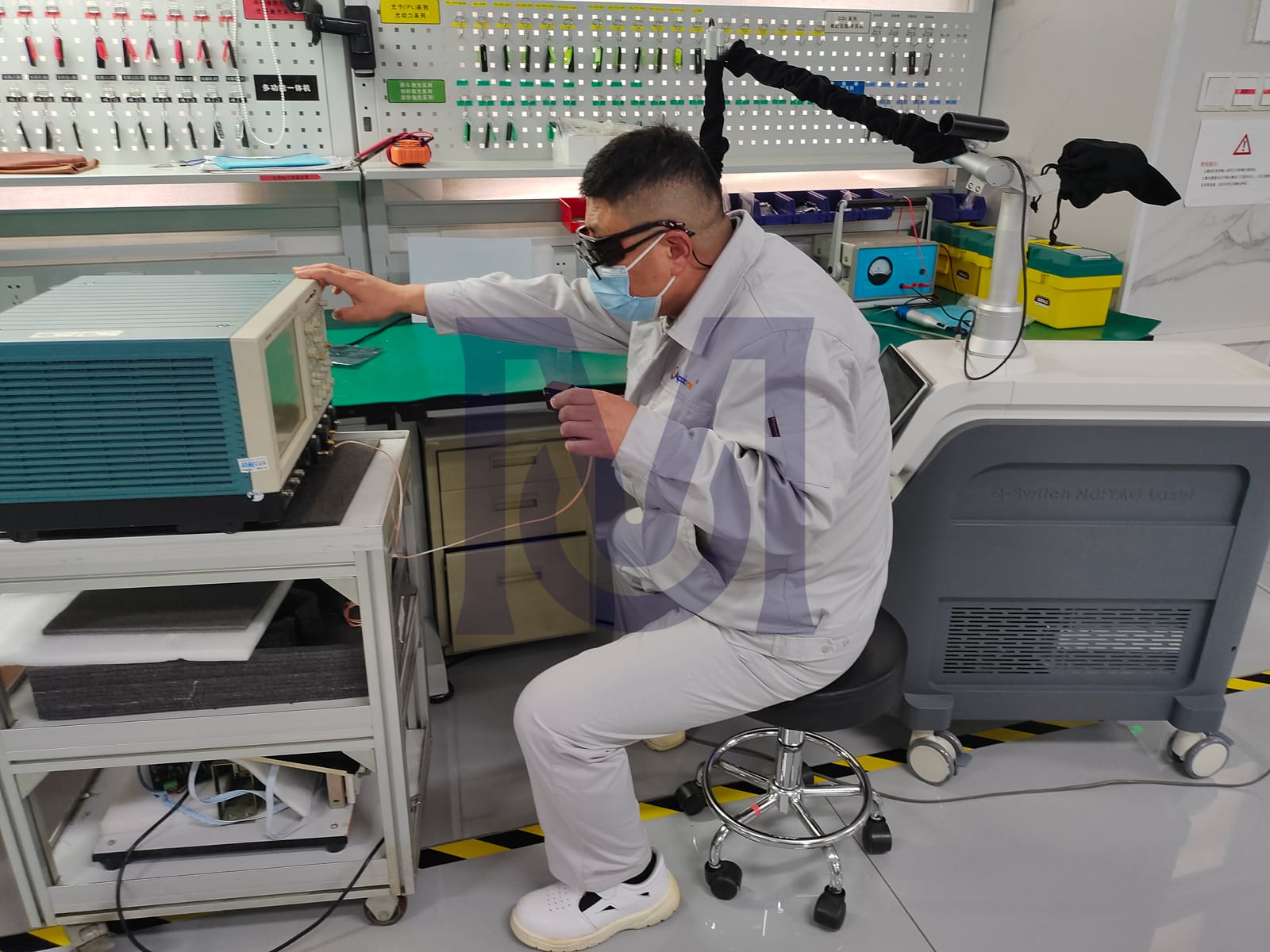 Odczyt czasu trwania impulsu na oscyloskopie Tektronix