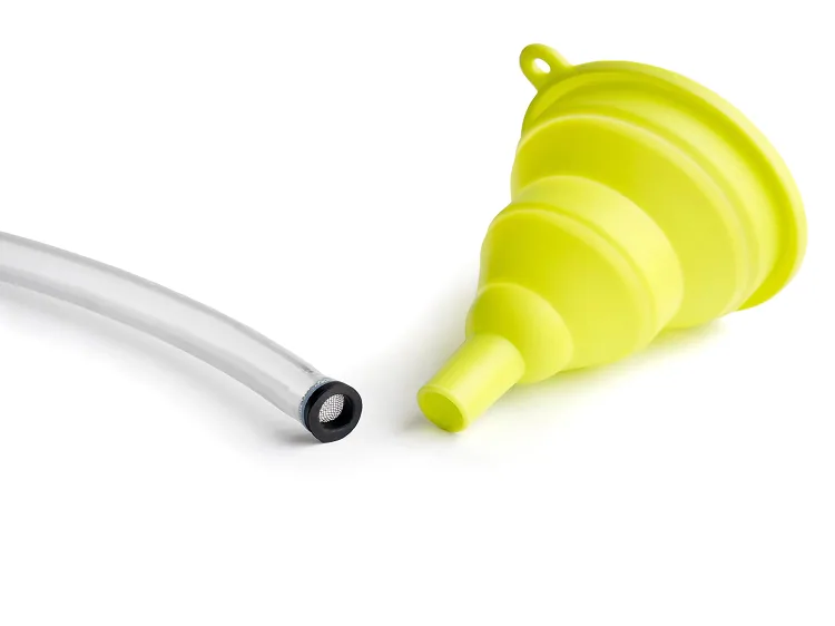 Funnel with a mesh that blocks contaminants