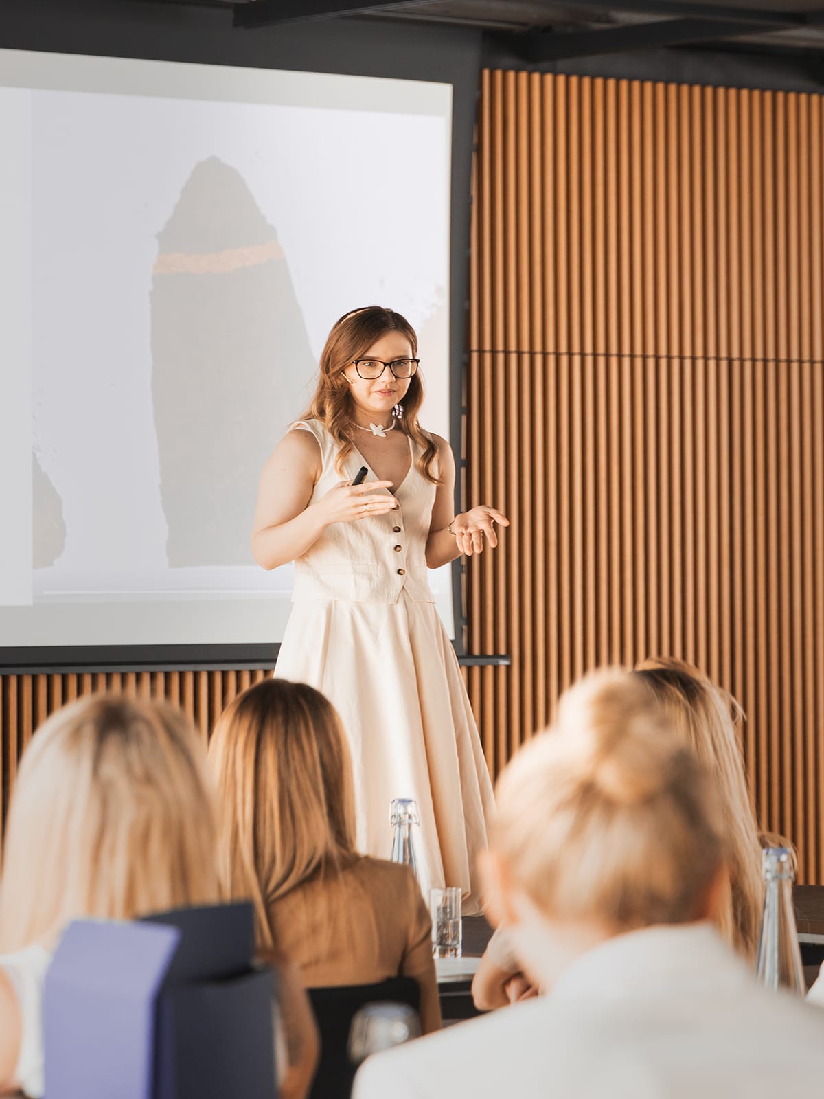 Kristina Malinina na scenie konferencji