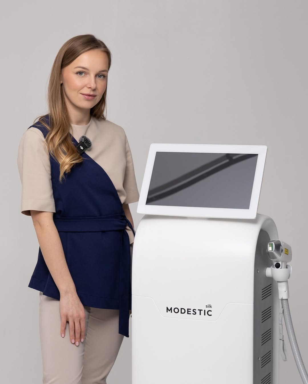 Martyna, ambasadorka marki Modestic, prezentuje nowoczesny laser Modestic