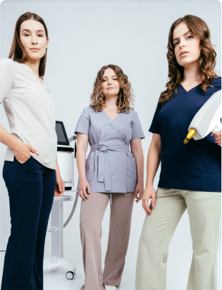 Zespół specjalistek Modestic przygotowany do zabiegów laserowego usuwania makijażu permanentnego i tatuażu